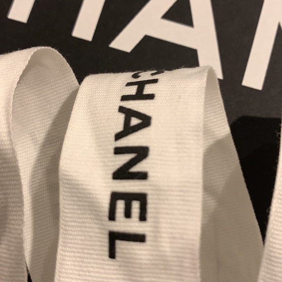 Chanel white ribbon - Picture 4 of 5